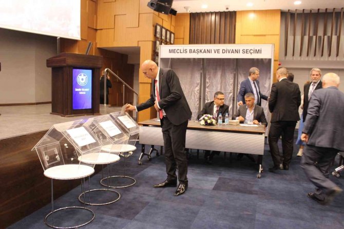 İ̇zto, Mahmut Özgener’le “Devam” Dedi