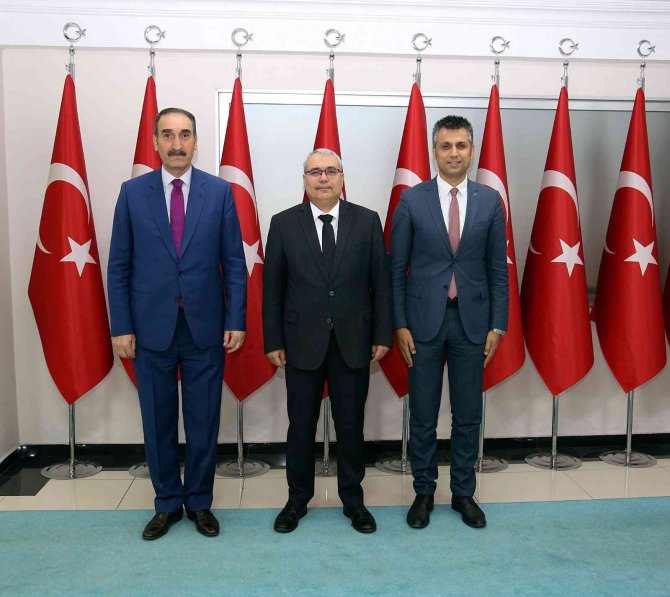 Muşlu Müdür Yunanistan’a Eğitim Elçisi Olarak Görevlendirildi