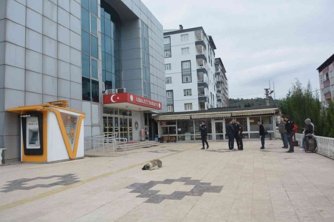 Ordu’da Ayrı Yaşadığı Eşini 6 Yerinden Bıçaklayan Şahıs Hakim Karşısında