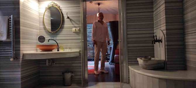 Otel Odalarına Türk Hamamı Yaptı Turistler Akın Ediyor