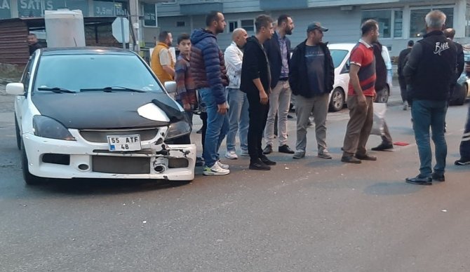 Elektrikli Bisikletle Otomobil Çarpıştı: 1 Yaralı