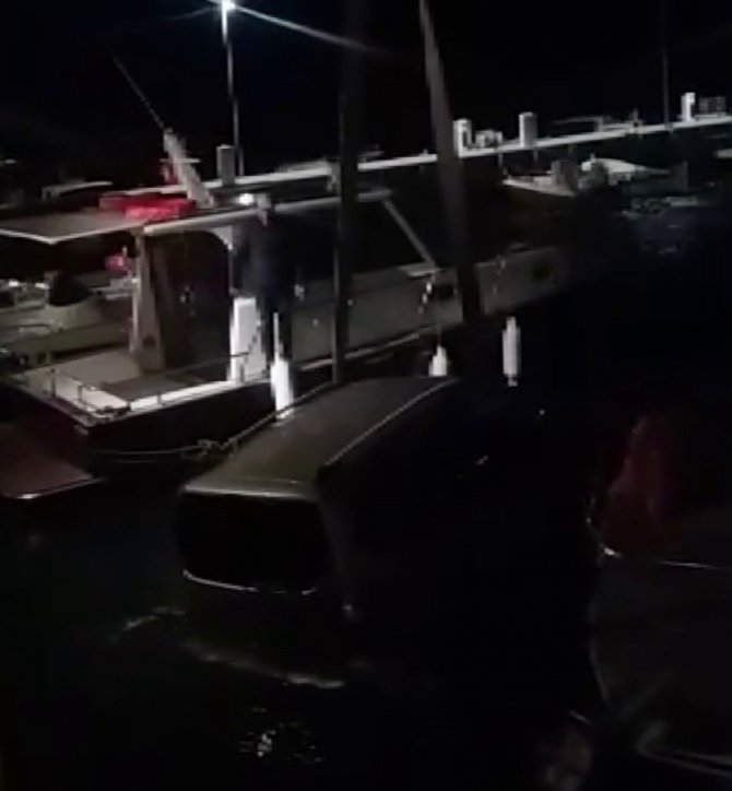 Şile’de El Freni Çekilmeyen Otomobil Denize Düştü