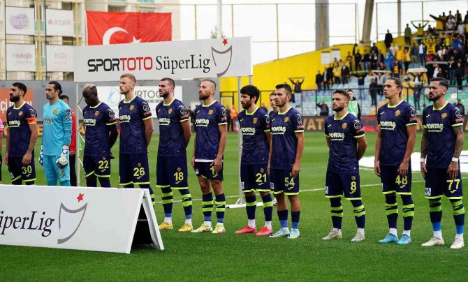 Spor Toto Süper Lig: İ̇stanbulspor: 0 - Mke Ankaragücü: 1 (Maç Devam Ediyor)