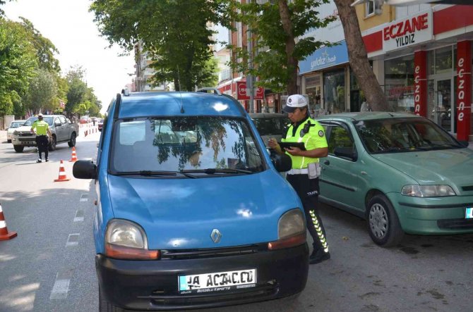 Uşak’ta Bin 322 Araç Sürücüsüne Para Cezası Kesildi