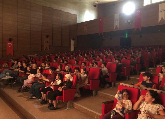 Van Büyükşehir İlkokul Öğrencilerini Tiyatro İle Buluşturuyor