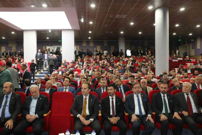 Fatih Erbakan’dan 6’lı Masaya Eleştiri: "6 Ayda Bir Arpa Yol Alamadılar"