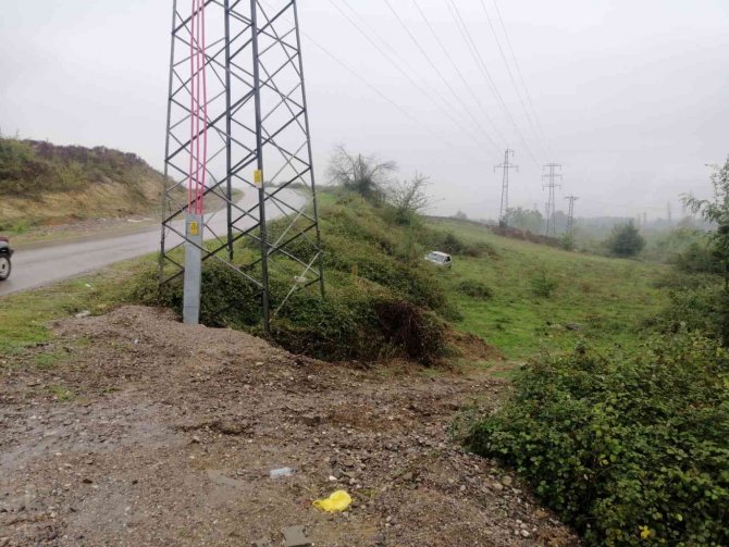 Kayan Araç Takla Atarak Çalılık Yere Düştü: 4’ü Çocuk 6 Kişi Yaralı