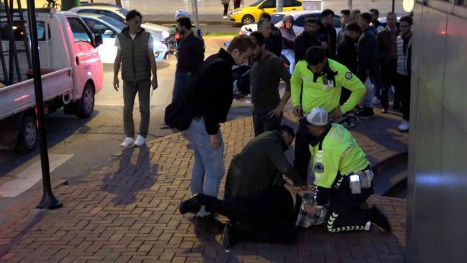 Kavgayı Ayırmaya Çalışan Polisin Kolunu Isırdı