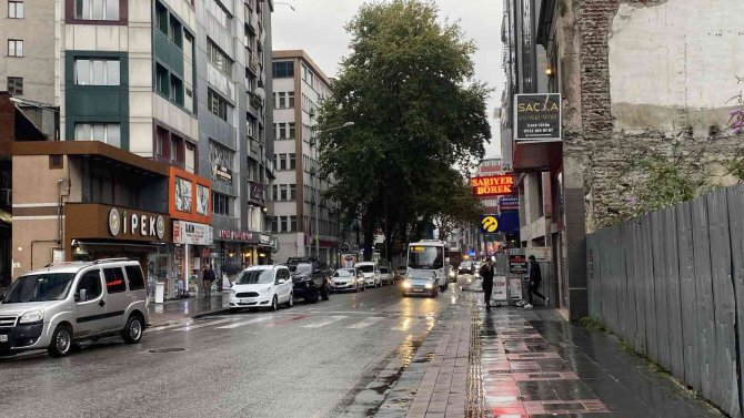 Sağanak Yağış Hayatı Olumsuz Etkiledi