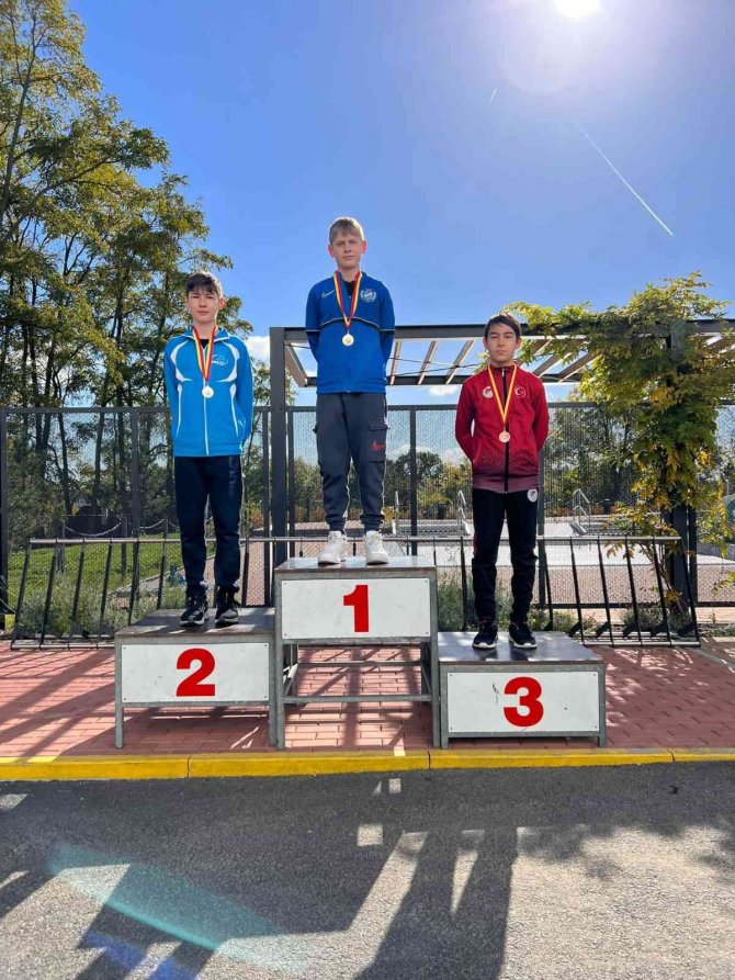 Çek Cumhuriyeti’nde Short Track Danubia -1 Yarışmasında Madalya Yağmuru