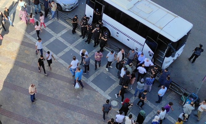 Şanlıurfa’da Hdp’lilerin İzinsiz Yürüyüşüne 5 Gözaltı