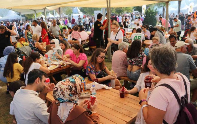 Festivalde Kebap Ve Şırdan Kuyruğu