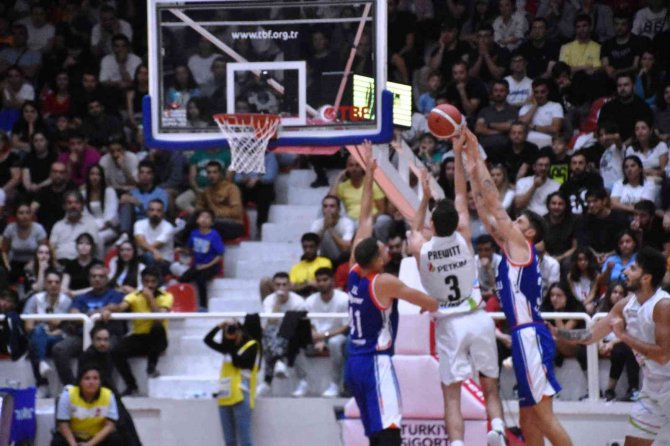 Basketbol Süper Ligi: Aliağa Petkimspor: 79 - A. Efes: 89