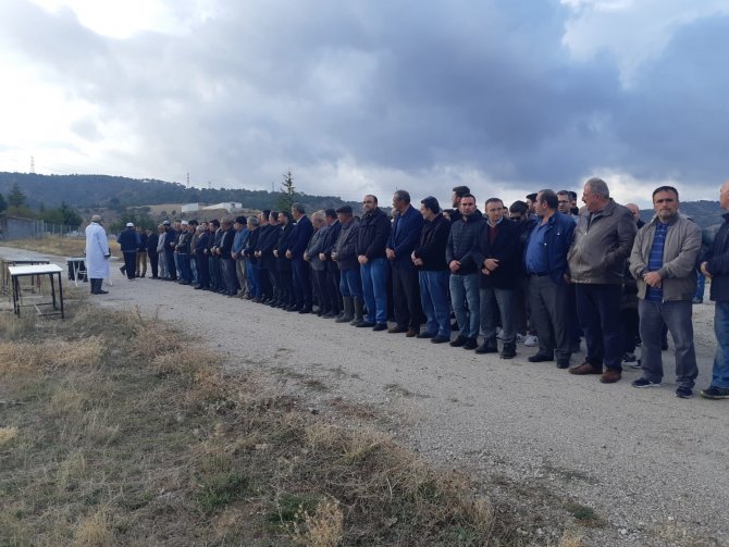 Babaları Tarafından Katledilen İki Kardeş Ve Anneleri Son Yolculuğuna Uğurlandı