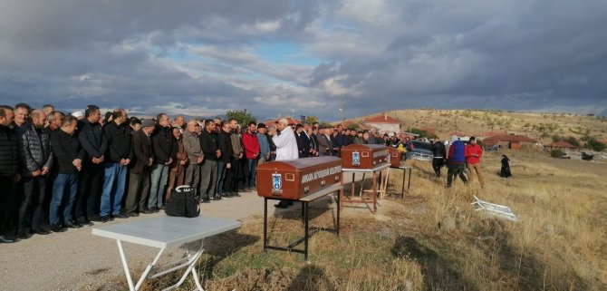 Babaları Tarafından Katledilen İki Kardeş Ve Anneleri Son Yolculuğuna Uğurlandı