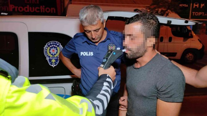 Alkol Yüzünden Ehliyeti Alınan Sürücü Yine Alkollü Yakalandı, "Annem Duyarsa Beni Mahvedecek" Dedi