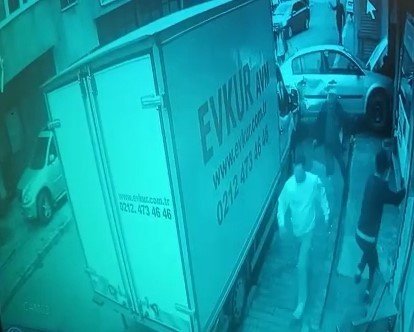 Ataşehir’de Alacak Verecek Tartışması: Bıçakla Yaraladı, Silahla Vuruldu