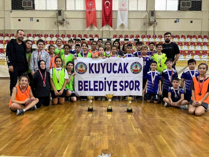 Kuyucak Belediyespor Fırtına Gibi Esti