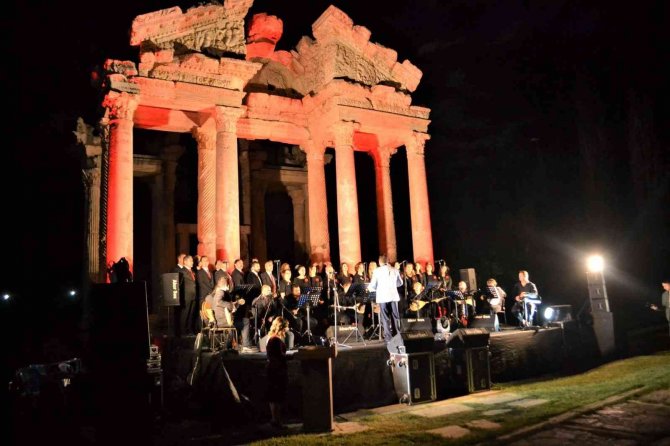 Afrodisias Antik Kentinde "Şifa Veren Ele Vefa" Konseri