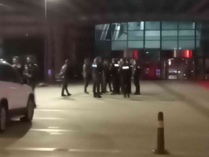 Beşiktaş’ta Durakta Bekleyen Kişiye Silahlı Saldırı: 1 Yaralı