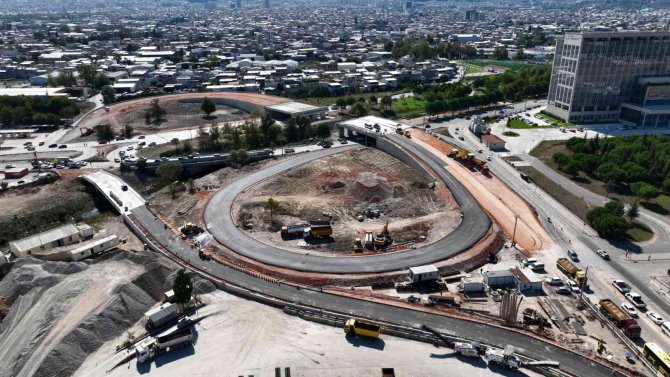 Bursa’da Adliye Kavşağı’nda Hummalı Çalışma