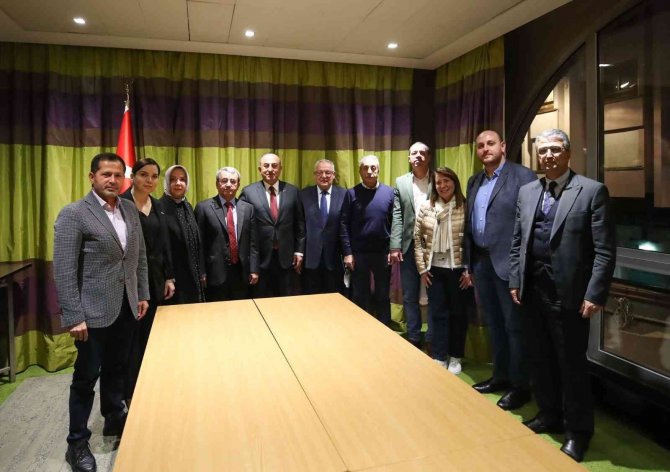 Dışişleri Bakanı Çavuşoğlu, Akpm Türk Heyeti İle Bir Araya Geldi