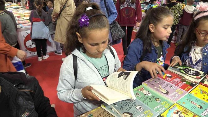 Başkan Sandıkçı: “Binlerce Öğrencimizi Kitap Fuarında Buluşturduk”