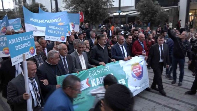 Esenyurt’ta Düzenlenen ‘Kardeş Kültürler Festivali’nde Unutulan Eserler Gün Yüzüne Çıktı