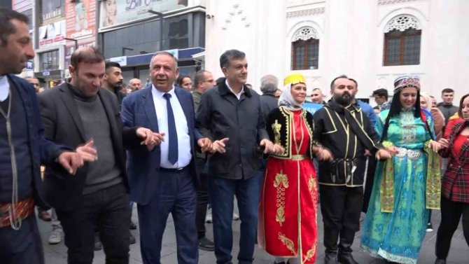 Esenyurt’ta Düzenlenen ‘Kardeş Kültürler Festivali’nde Unutulan Eserler Gün Yüzüne Çıktı