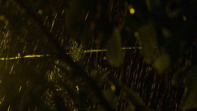 Osmaniye’de Gök Gürültülü Sağanak Yağış Etkili Oldu