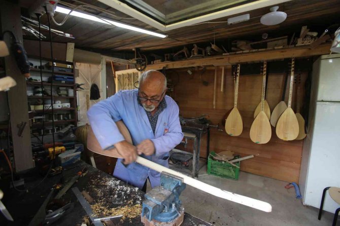 Bağlama Çalmayı Öğrenmeden Bağlama Yapmayı Öğrendi