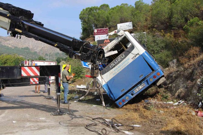 Amasya’da Tır İle Halk Otobüsü Çarpıştı, Yolcu Bulunmaması Faciayı Önledi