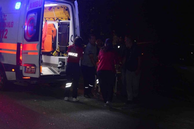 İ̇zmir’de 2 Katlı Binada Patlama: 1’i Çocuk 3 Yaralı