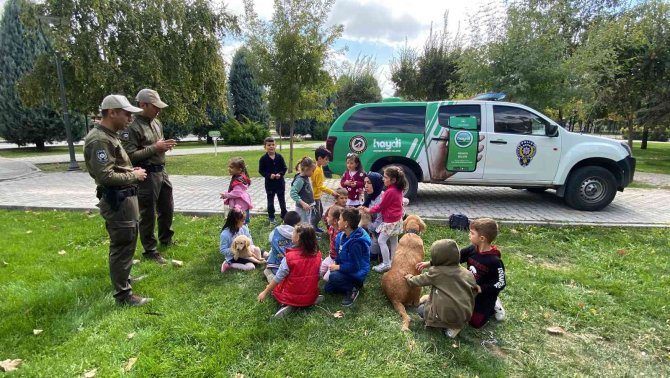 Hayvanlar Haydi̇ Polisleriyle Korunuyor