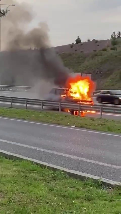 "Patlamasını Bekliyoruz" Diyerek Alev Alev Yanan Cipi Kayda Aldı