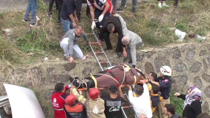 Maltepe’de Otomobil Dereye Uçtu: 4 Yaralı