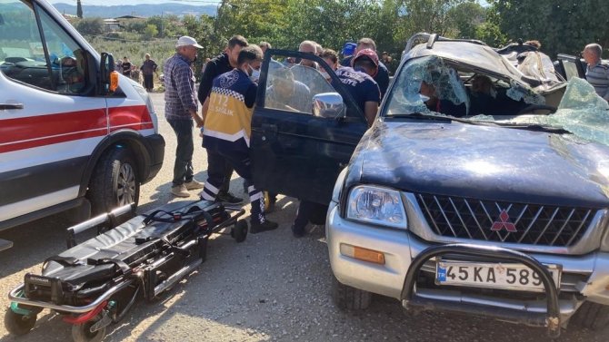 Tarım İşçilerini Taşıyan Araç Kaza Yaptı: 4 Yaralı