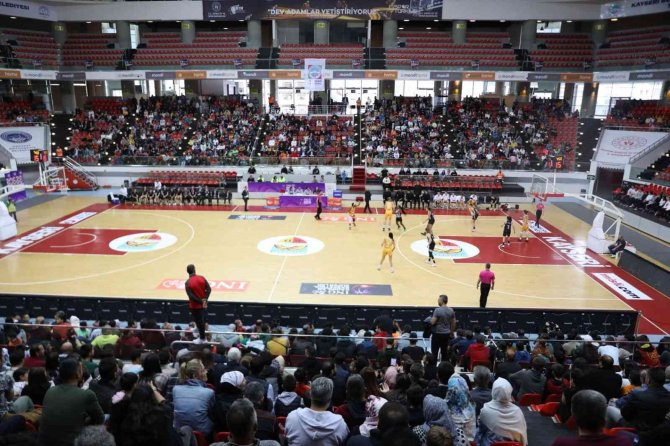 Kadınlar Basketbol Süper Ligi: Melikgazi Kayseri Basketbol: 71 - Beşiktaş: 69