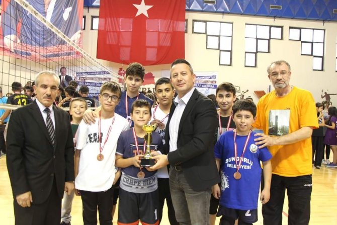Amatör Sporcular Kupa Ve Madalyalarını Aldı