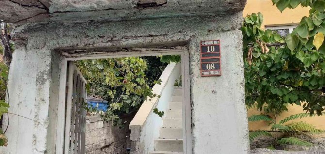 Genç Adam Evinde Ölü Bulundu