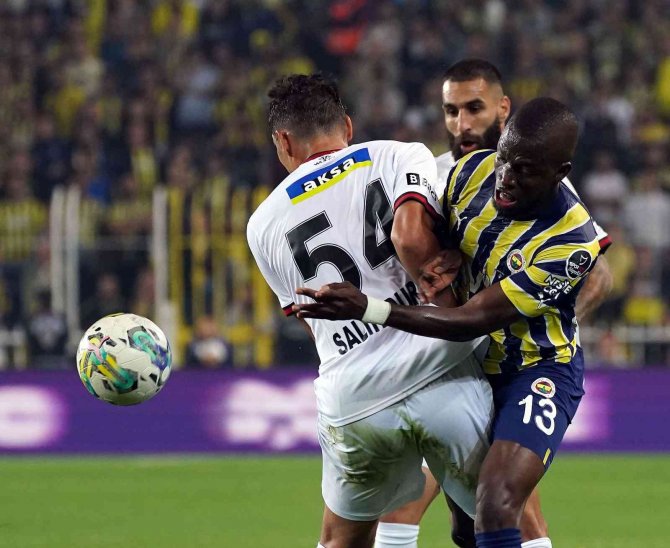 Spor Toto Süper Lig: Fenerbahçe: 2 - Fatih Karagümrük: 2 (İ̇lk Yarı)