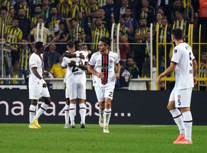 Spor Toto Süper Lig: Fenerbahçe: 2 - Fatih Karagümrük: 2 (İ̇lk Yarı)