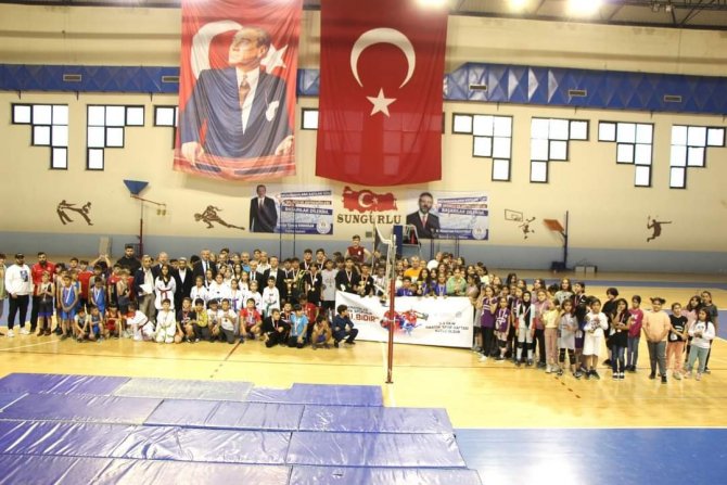 Amatör Sporcular Kupa Ve Madalyalarını Aldı