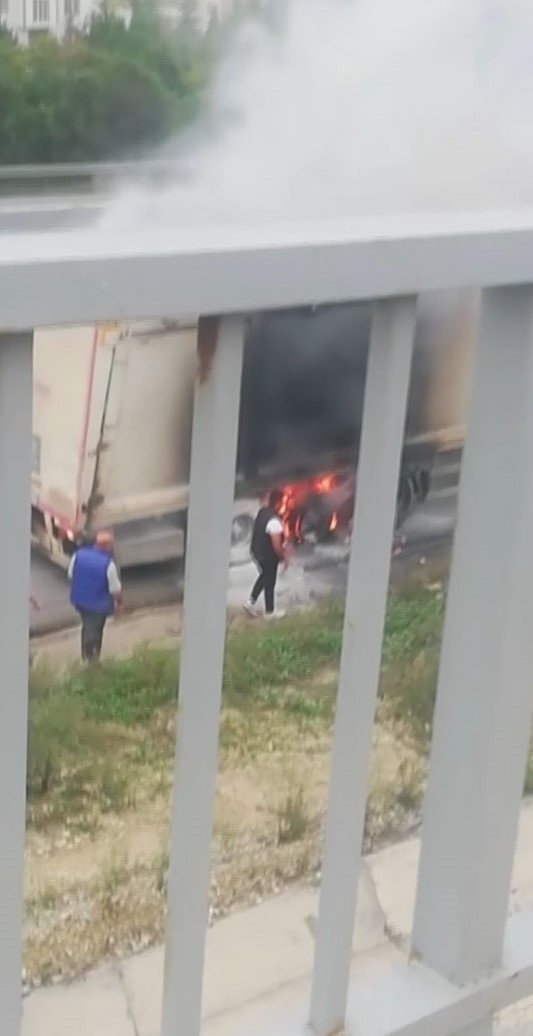 Tem’de Tırın Dorsesi Alevlere Teslim Oldu