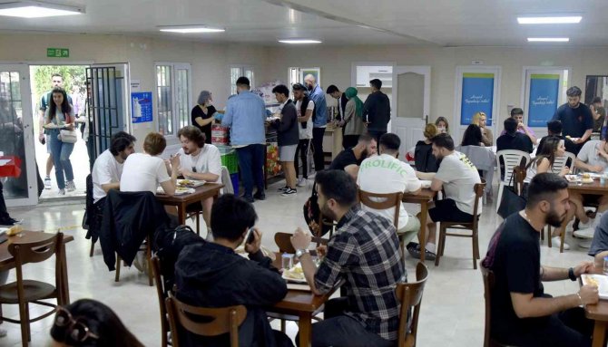 Öğrencilere Yemek Desteği Tepebaşı’nda