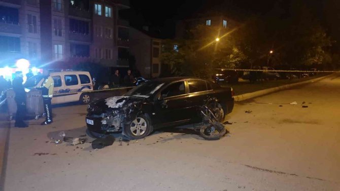 Otomobile Çarpan Motosikletteki Sürücü Ve Arkadaşı Metrelerce Havaya Uçtu...feci Kaza Kamerada
