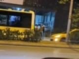 Sultanbeyli’de Trafikte Tehlike Saçan Patenli Gençler Vatandaşlar Tarafından Darp Edildi