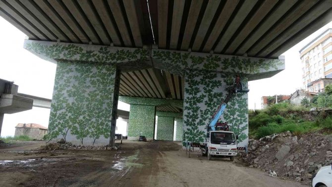 Trabzon’da Viyadükler Böyle Süsleniyor.