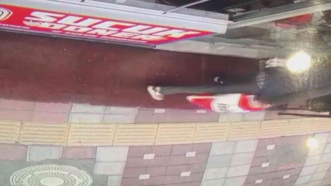 1 Koli Ayranı Çalıp, Hiçbir Şey Olmamış Gibi Yoluna Devam Etti