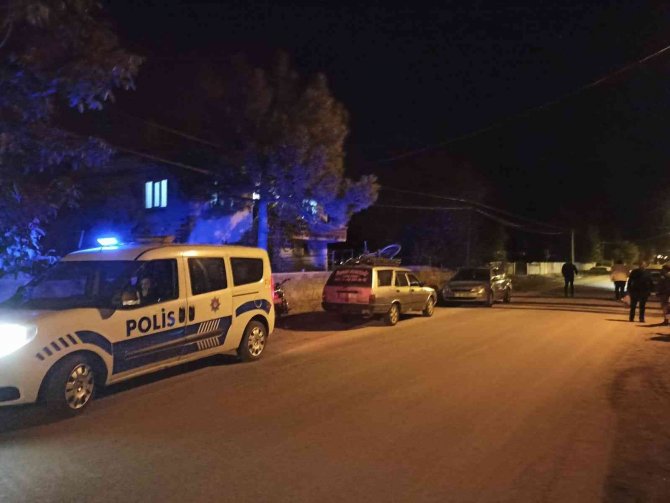 Hırsızlık İçin Geldiler, Fark Edilince Kaçtılar